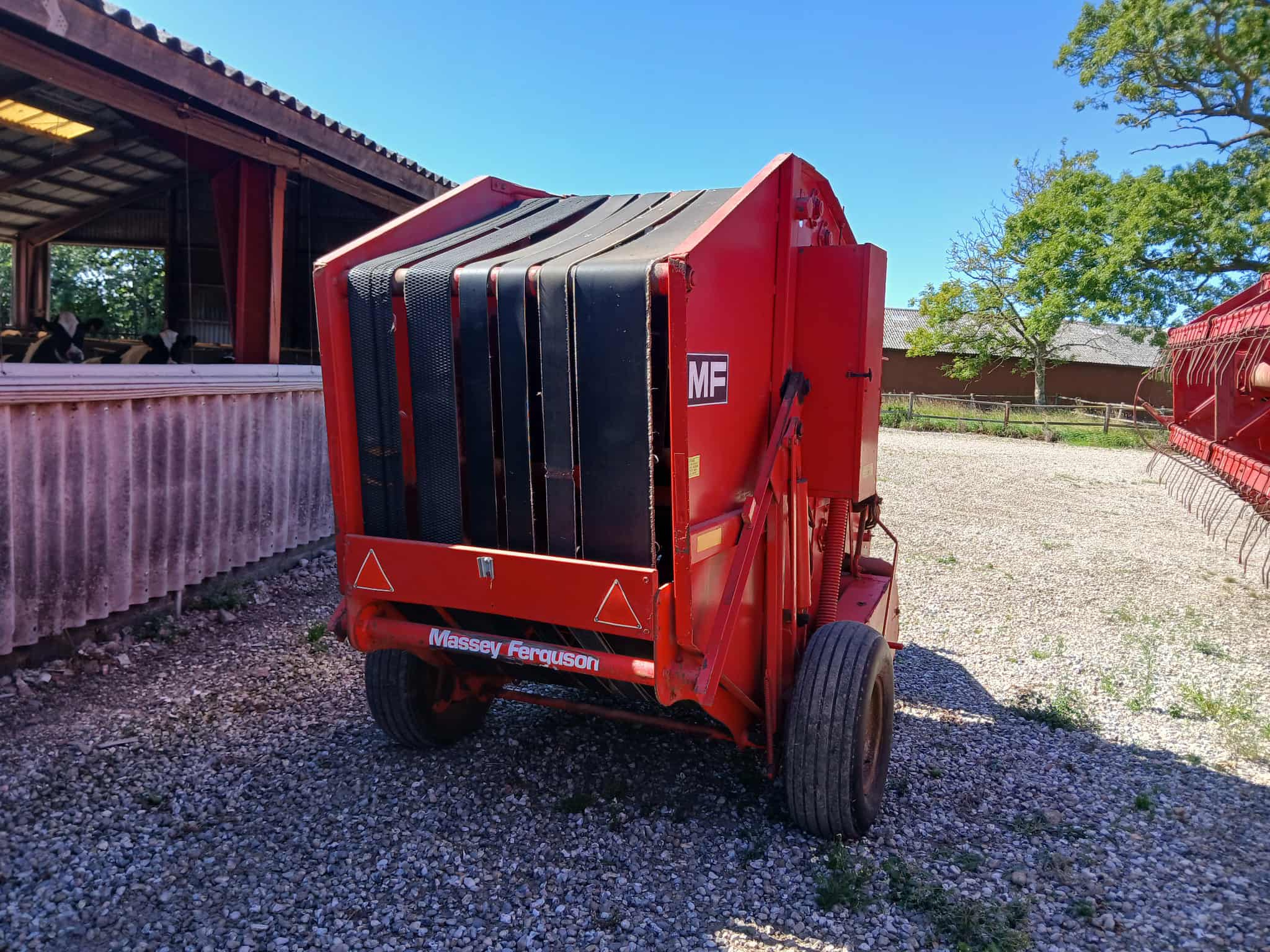 Massey Ferguson balenpers 43234015-14a0-49e6-8b6a-4d5bf92765a0